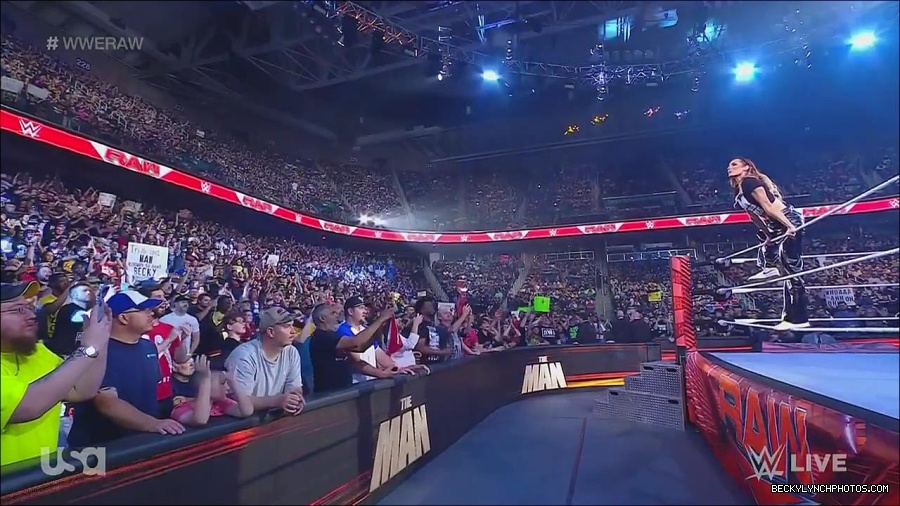 WWE_Monday_Night_Raw_2023_05_15_720p_HDTV_x264-NWCHD_mp4_003120471.jpg