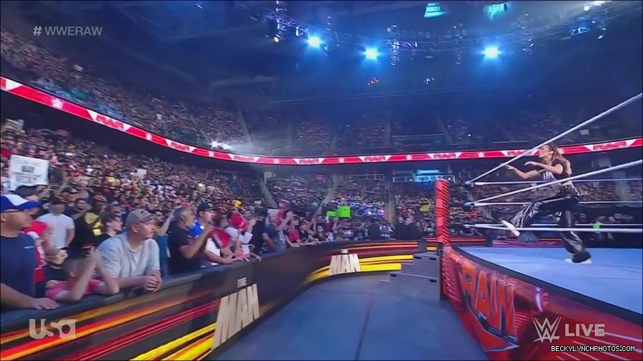 WWE_Monday_Night_Raw_2023_05_15_720p_HDTV_x264-NWCHD_mp4_003122073.jpg