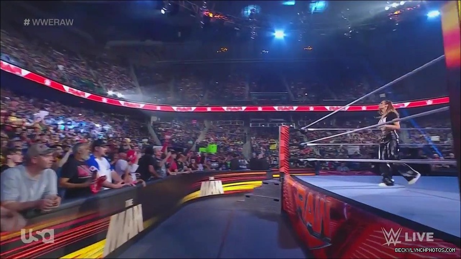 WWE_Monday_Night_Raw_2023_05_15_720p_HDTV_x264-NWCHD_mp4_003122473.jpg