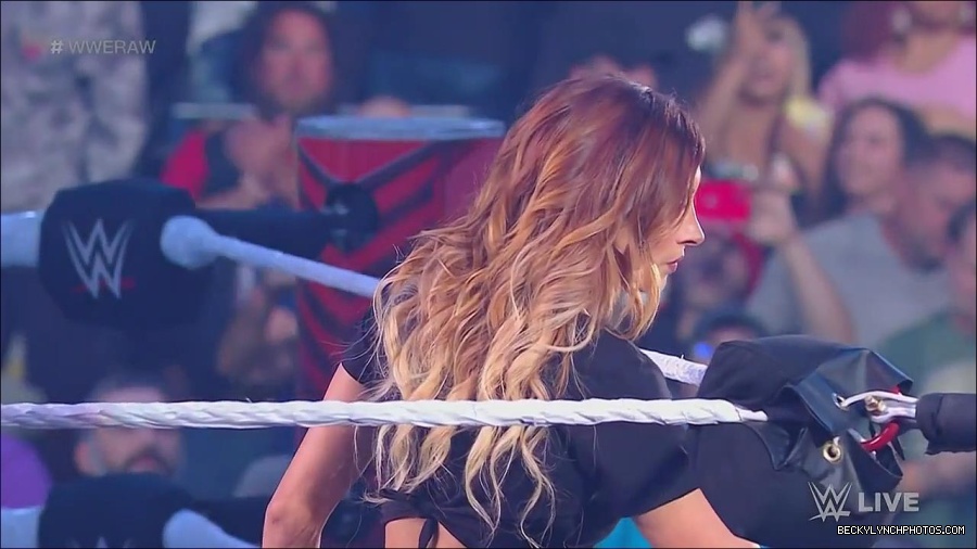 WWE_Monday_Night_Raw_2023_05_15_720p_HDTV_x264-NWCHD_mp4_003127278.jpg