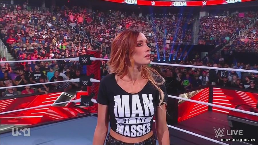 WWE_Monday_Night_Raw_2023_05_15_720p_HDTV_x264-NWCHD_mp4_003174725.jpg