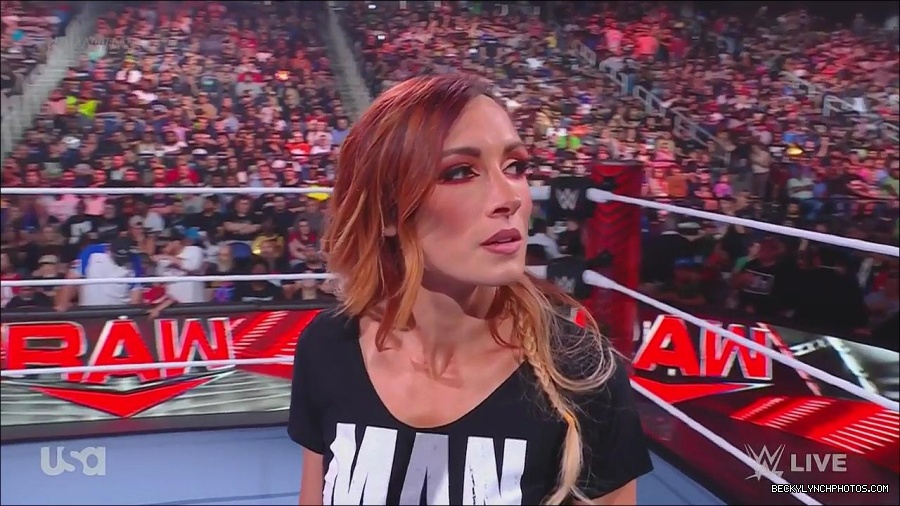 WWE_Monday_Night_Raw_2023_05_15_720p_HDTV_x264-NWCHD_mp4_003176327.jpg