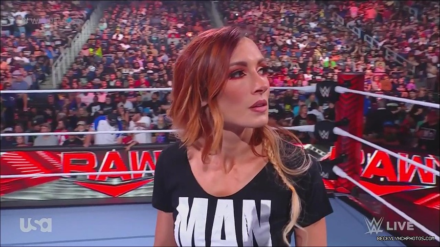 WWE_Monday_Night_Raw_2023_05_15_720p_HDTV_x264-NWCHD_mp4_003176727.jpg