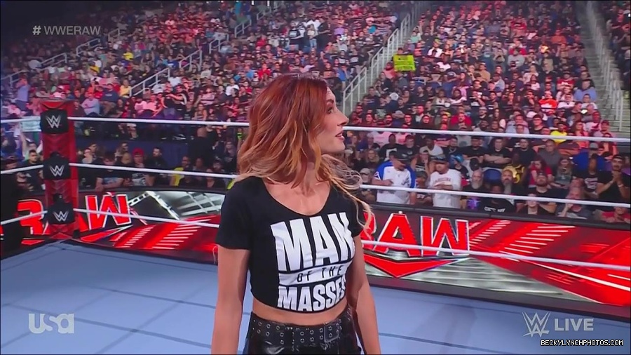 WWE_Monday_Night_Raw_2023_05_15_720p_HDTV_x264-NWCHD_mp4_003178329.jpg