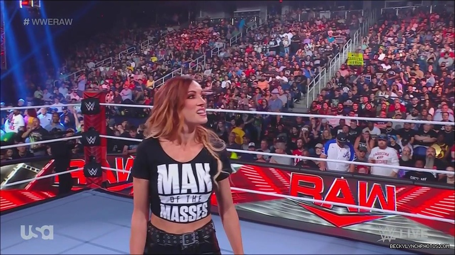 WWE_Monday_Night_Raw_2023_05_15_720p_HDTV_x264-NWCHD_mp4_003179530.jpg