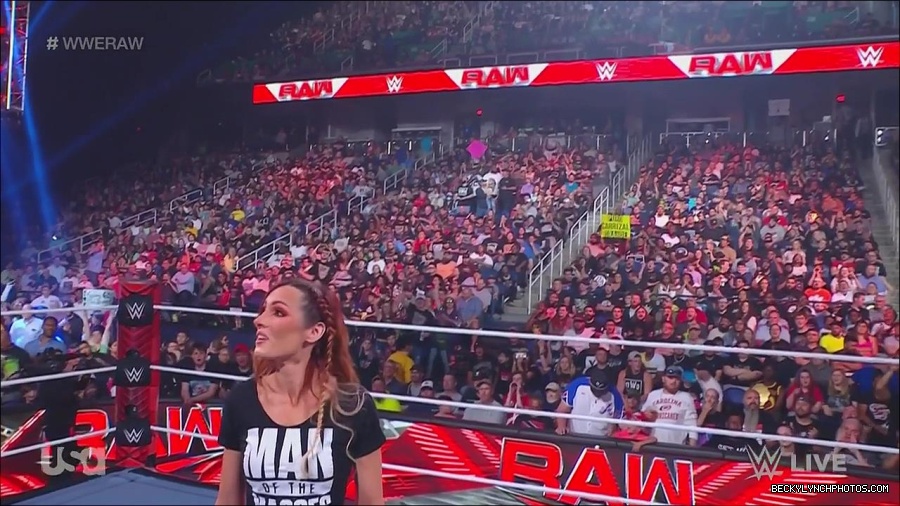 WWE_Monday_Night_Raw_2023_05_15_720p_HDTV_x264-NWCHD_mp4_003181532.jpg