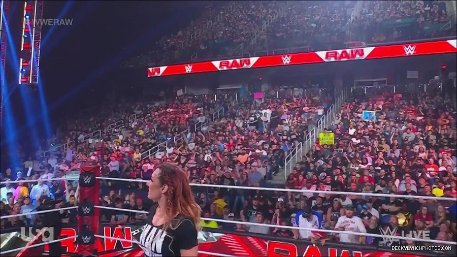 WWE_Monday_Night_Raw_2023_05_15_720p_HDTV_x264-NWCHD_mp4_003183935.jpg