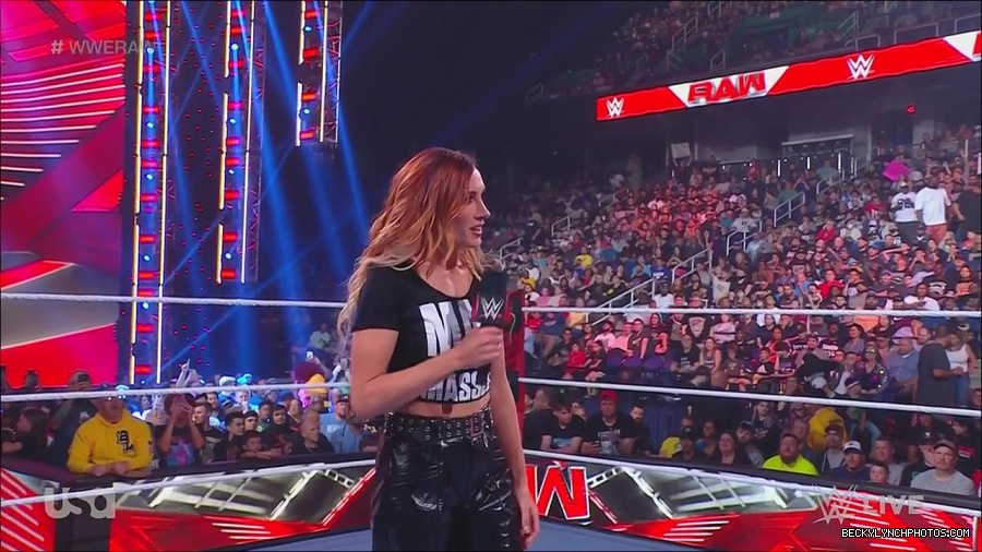 WWE_Monday_Night_Raw_2023_05_15_720p_HDTV_x264-NWCHD_mp4_003197949.jpg