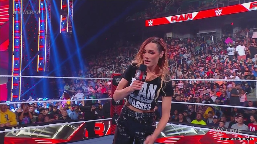 WWE_Monday_Night_Raw_2023_05_15_720p_HDTV_x264-NWCHD_mp4_003199550.jpg