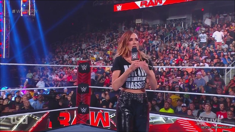 WWE_Monday_Night_Raw_2023_05_15_720p_HDTV_x264-NWCHD_mp4_003202353.jpg