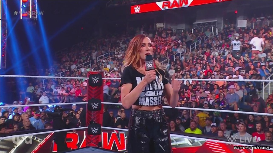 WWE_Monday_Night_Raw_2023_05_15_720p_HDTV_x264-NWCHD_mp4_003202753.jpg
