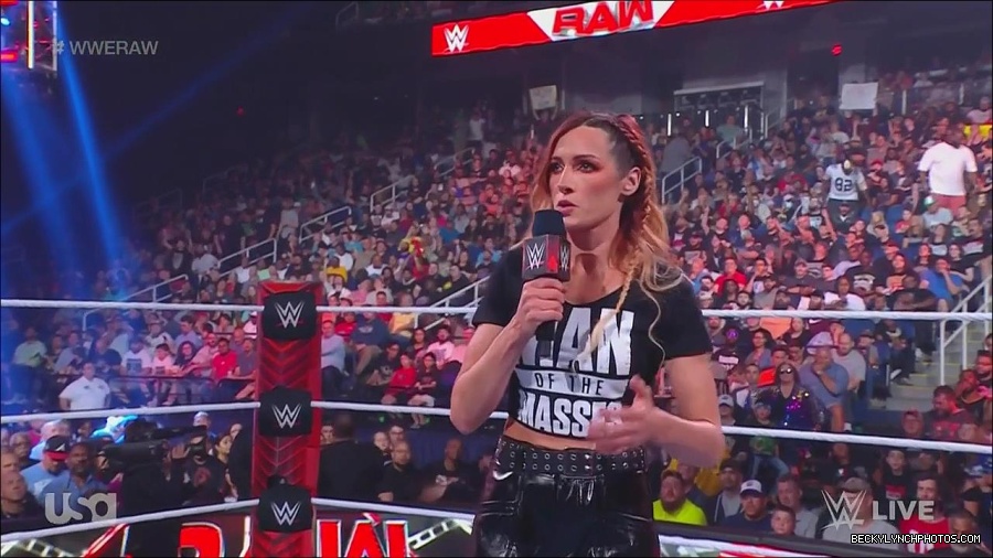 WWE_Monday_Night_Raw_2023_05_15_720p_HDTV_x264-NWCHD_mp4_003203955.jpg