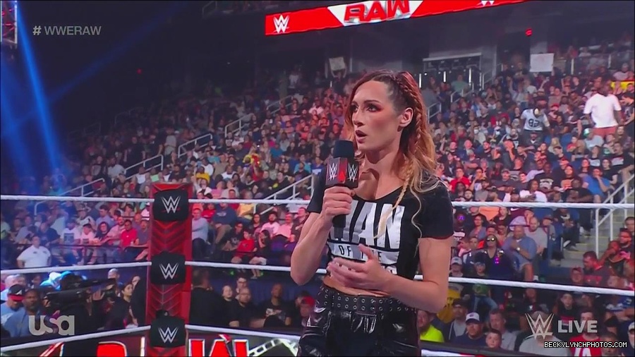 WWE_Monday_Night_Raw_2023_05_15_720p_HDTV_x264-NWCHD_mp4_003204355.jpg
