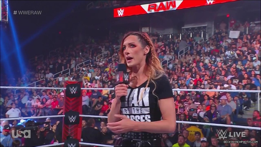 WWE_Monday_Night_Raw_2023_05_15_720p_HDTV_x264-NWCHD_mp4_003205156.jpg