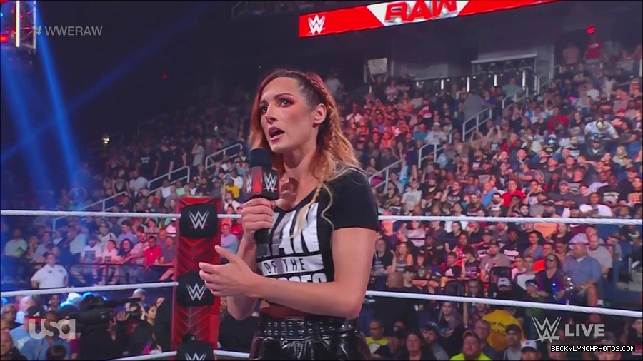 WWE_Monday_Night_Raw_2023_05_15_720p_HDTV_x264-NWCHD_mp4_003205556.jpg