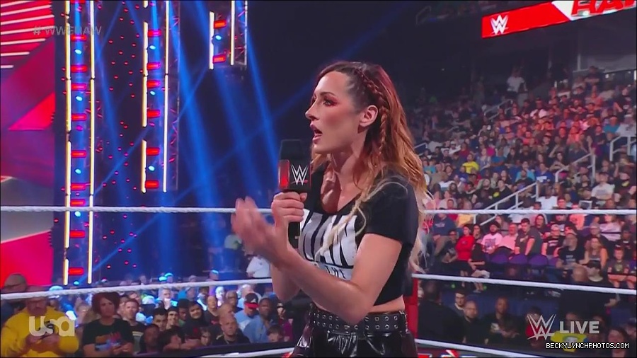 WWE_Monday_Night_Raw_2023_05_15_720p_HDTV_x264-NWCHD_mp4_003209961.jpg