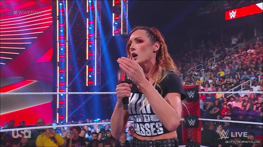 WWE_Monday_Night_Raw_2023_05_15_720p_HDTV_x264-NWCHD_mp4_003217969.jpg