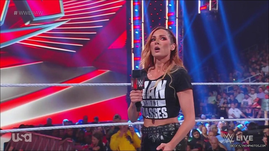 WWE_Monday_Night_Raw_2023_05_15_720p_HDTV_x264-NWCHD_mp4_003227578.jpg