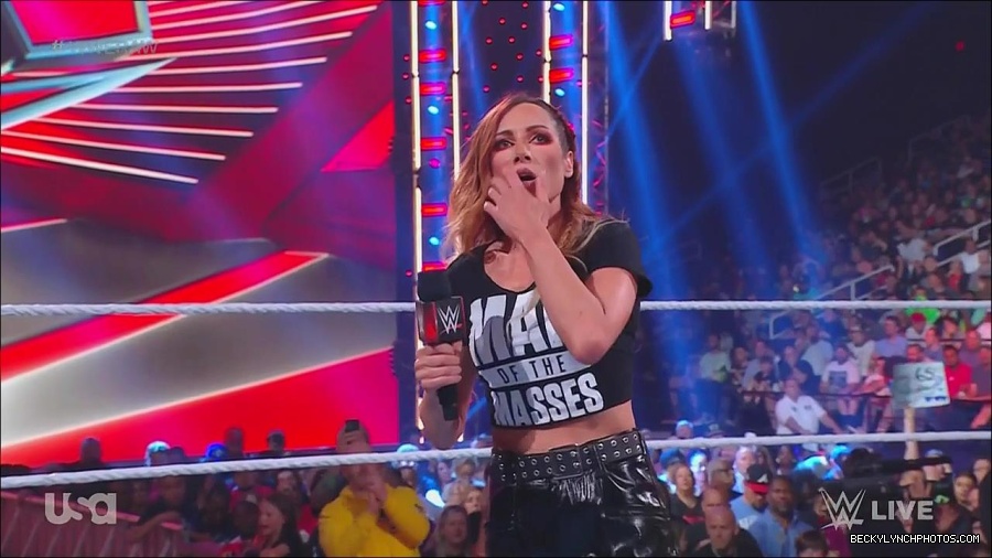 WWE_Monday_Night_Raw_2023_05_15_720p_HDTV_x264-NWCHD_mp4_003228379.jpg
