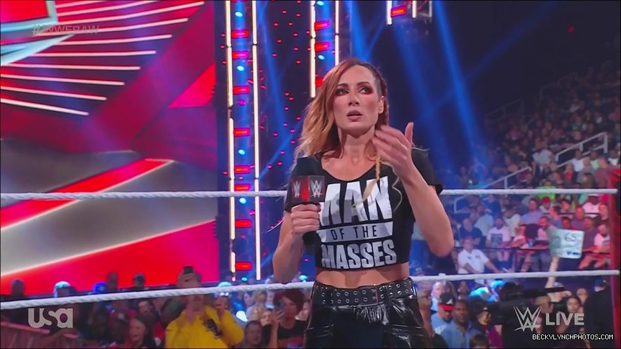 WWE_Monday_Night_Raw_2023_05_15_720p_HDTV_x264-NWCHD_mp4_003228779.jpg