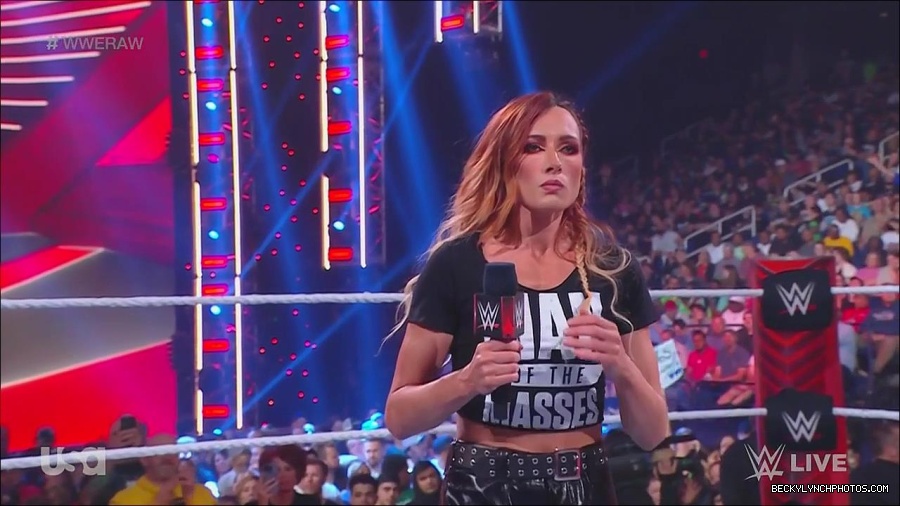 WWE_Monday_Night_Raw_2023_05_15_720p_HDTV_x264-NWCHD_mp4_003229981.jpg