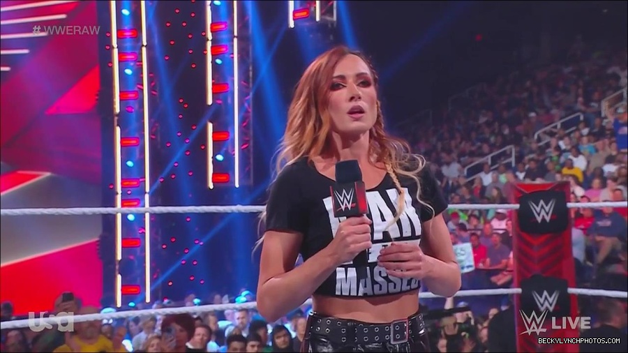 WWE_Monday_Night_Raw_2023_05_15_720p_HDTV_x264-NWCHD_mp4_003230381.jpg