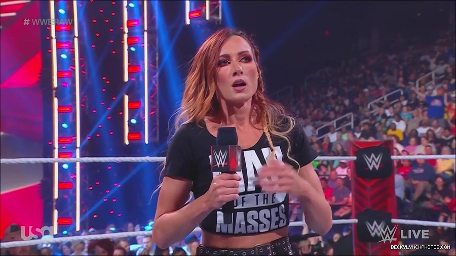 WWE_Monday_Night_Raw_2023_05_15_720p_HDTV_x264-NWCHD_mp4_003231182.jpg