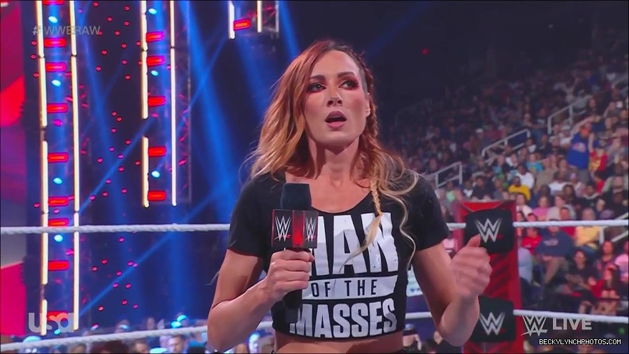 WWE_Monday_Night_Raw_2023_05_15_720p_HDTV_x264-NWCHD_mp4_003231582.jpg