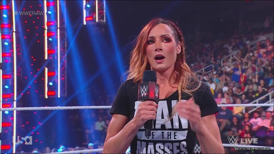 WWE_Monday_Night_Raw_2023_05_15_720p_HDTV_x264-NWCHD_mp4_003232383.jpg