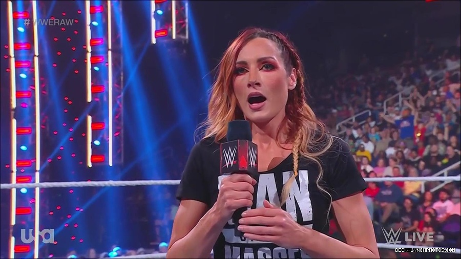WWE_Monday_Night_Raw_2023_05_15_720p_HDTV_x264-NWCHD_mp4_003232783.jpg