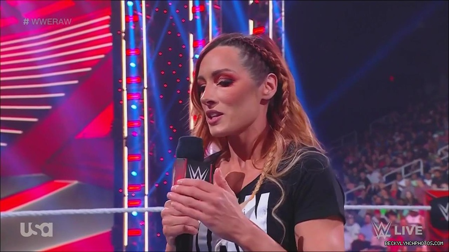 WWE_Monday_Night_Raw_2023_05_15_720p_HDTV_x264-NWCHD_mp4_003234385.jpg