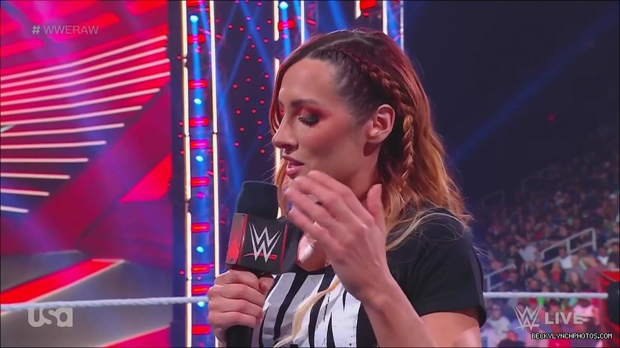 WWE_Monday_Night_Raw_2023_05_15_720p_HDTV_x264-NWCHD_mp4_003234785.jpg