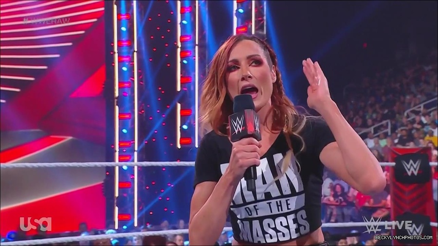 WWE_Monday_Night_Raw_2023_05_15_720p_HDTV_x264-NWCHD_mp4_003245596.jpg