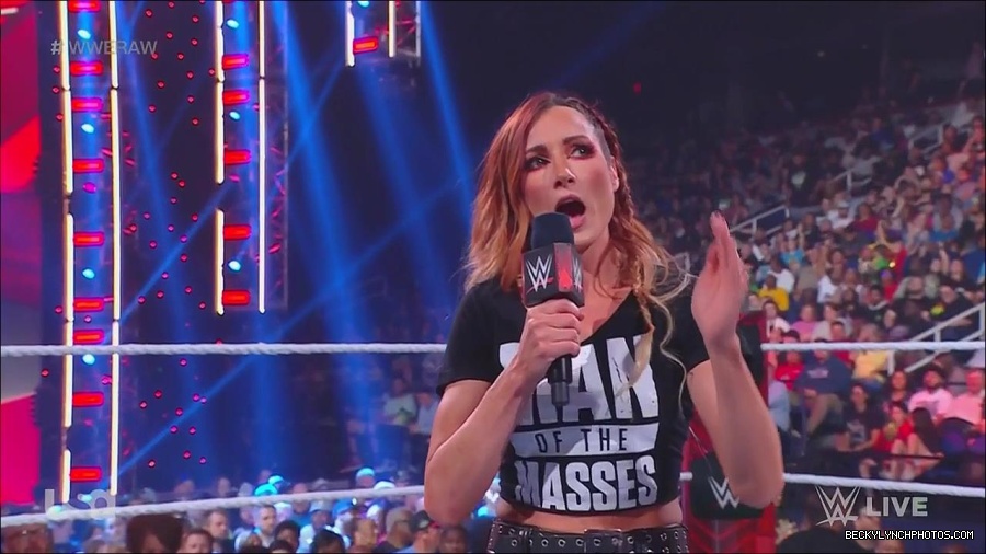 WWE_Monday_Night_Raw_2023_05_15_720p_HDTV_x264-NWCHD_mp4_003246797.jpg