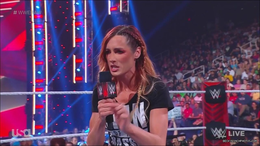 WWE_Monday_Night_Raw_2023_05_15_720p_HDTV_x264-NWCHD_mp4_003247999.jpg