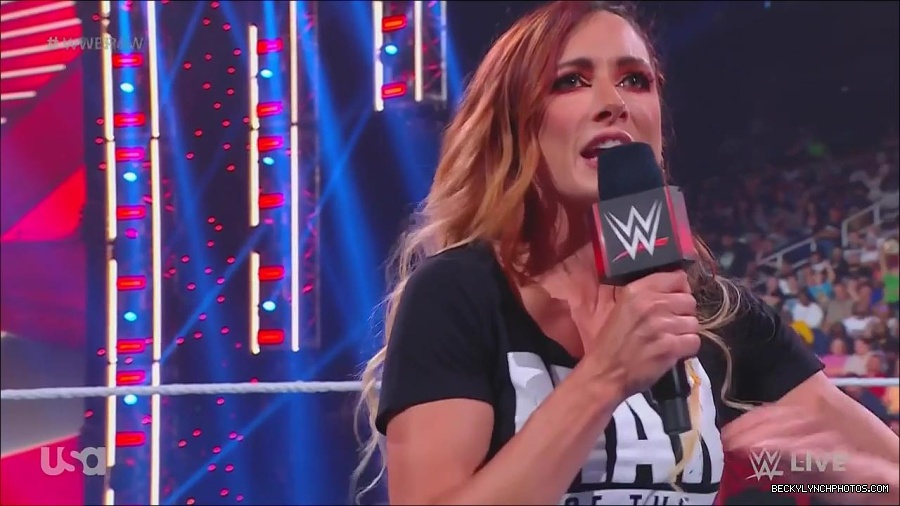 WWE_Monday_Night_Raw_2023_05_15_720p_HDTV_x264-NWCHD_mp4_003251202.jpg
