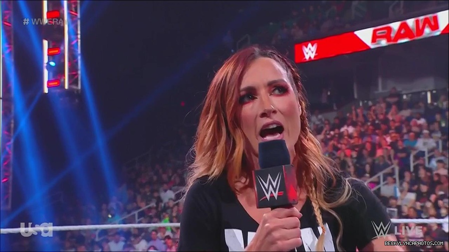WWE_Monday_Night_Raw_2023_05_15_720p_HDTV_x264-NWCHD_mp4_003252803.jpg