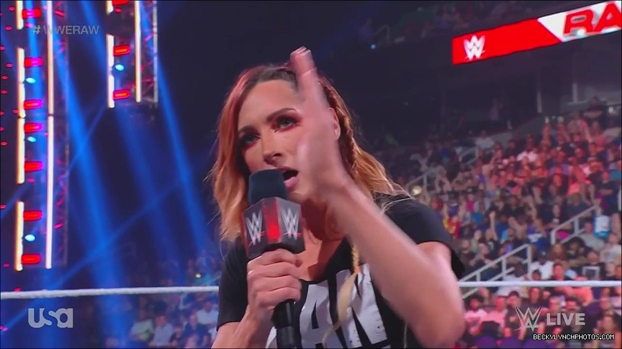 WWE_Monday_Night_Raw_2023_05_15_720p_HDTV_x264-NWCHD_mp4_003253604.jpg