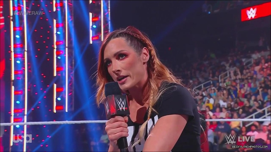 WWE_Monday_Night_Raw_2023_05_15_720p_HDTV_x264-NWCHD_mp4_003254405.jpg