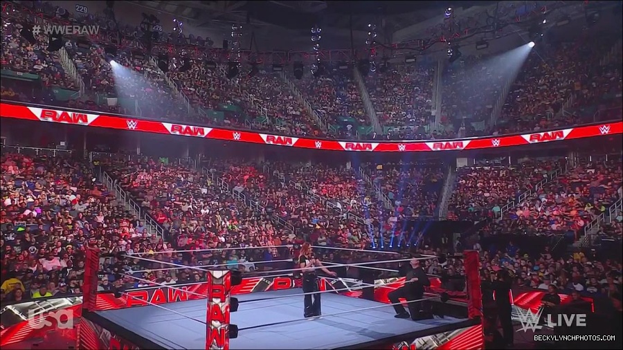 WWE_Monday_Night_Raw_2023_05_15_720p_HDTV_x264-NWCHD_mp4_003257608.jpg