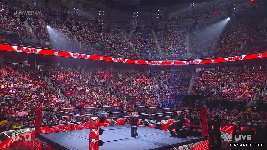 WWE_Monday_Night_Raw_2023_05_15_720p_HDTV_x264-NWCHD_mp4_003258009.jpg