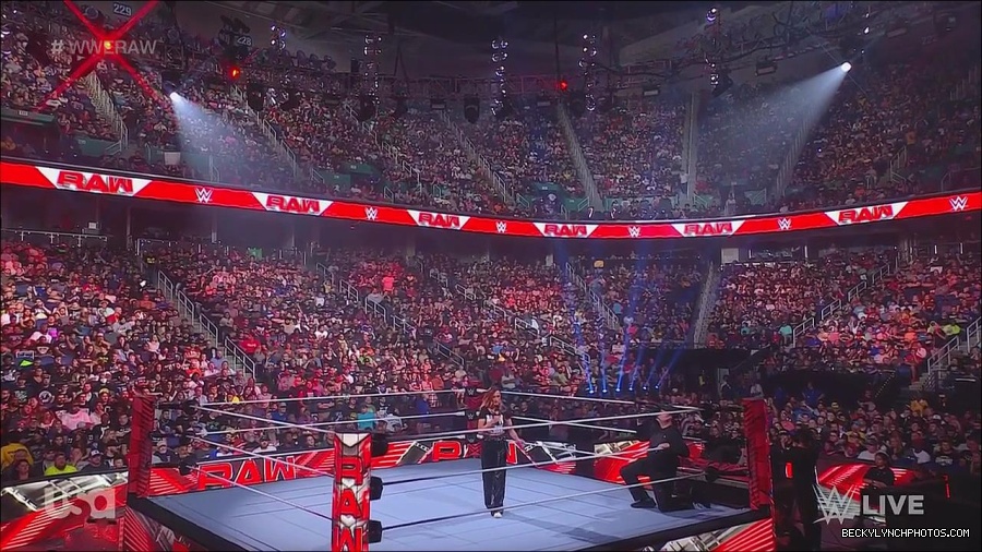 WWE_Monday_Night_Raw_2023_05_15_720p_HDTV_x264-NWCHD_mp4_003258409.jpg