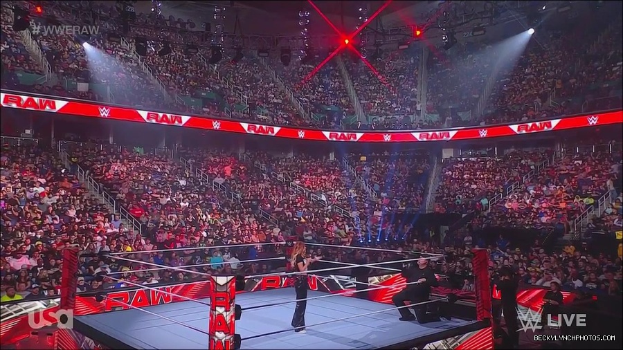 WWE_Monday_Night_Raw_2023_05_15_720p_HDTV_x264-NWCHD_mp4_003260011.jpg