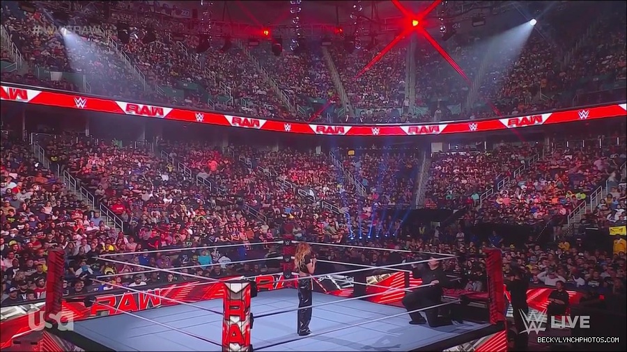 WWE_Monday_Night_Raw_2023_05_15_720p_HDTV_x264-NWCHD_mp4_003261612.jpg