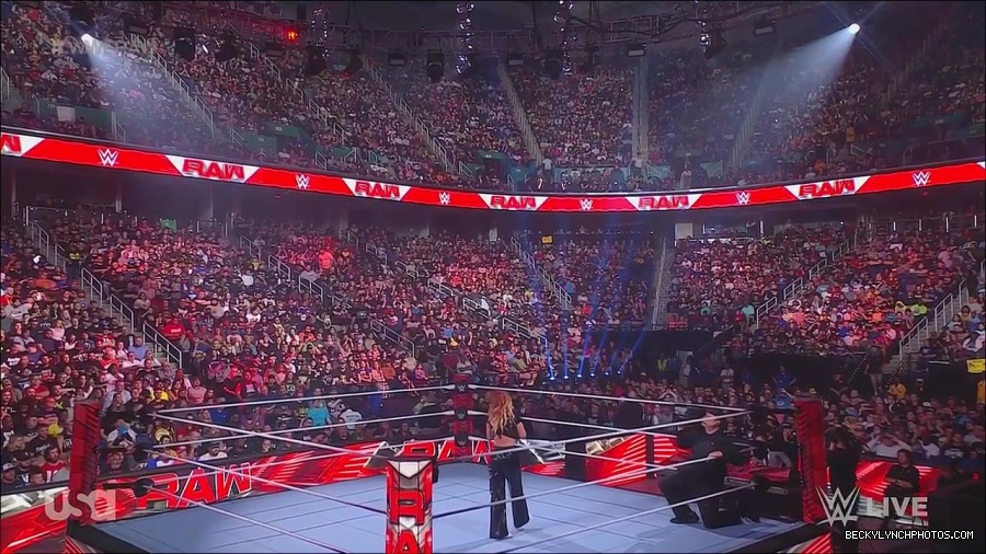 WWE_Monday_Night_Raw_2023_05_15_720p_HDTV_x264-NWCHD_mp4_003262813.jpg