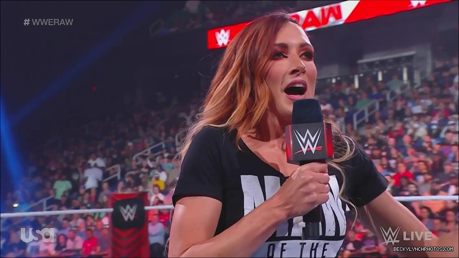 WWE_Monday_Night_Raw_2023_05_15_720p_HDTV_x264-NWCHD_mp4_003264815.jpg