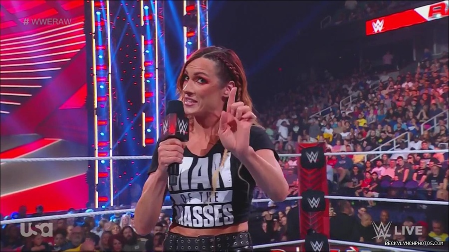 WWE_Monday_Night_Raw_2023_05_15_720p_HDTV_x264-NWCHD_mp4_003270821.jpg