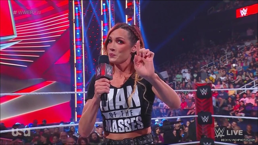 WWE_Monday_Night_Raw_2023_05_15_720p_HDTV_x264-NWCHD_mp4_003271622.jpg