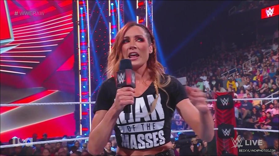 WWE_Monday_Night_Raw_2023_05_15_720p_HDTV_x264-NWCHD_mp4_003272423.jpg