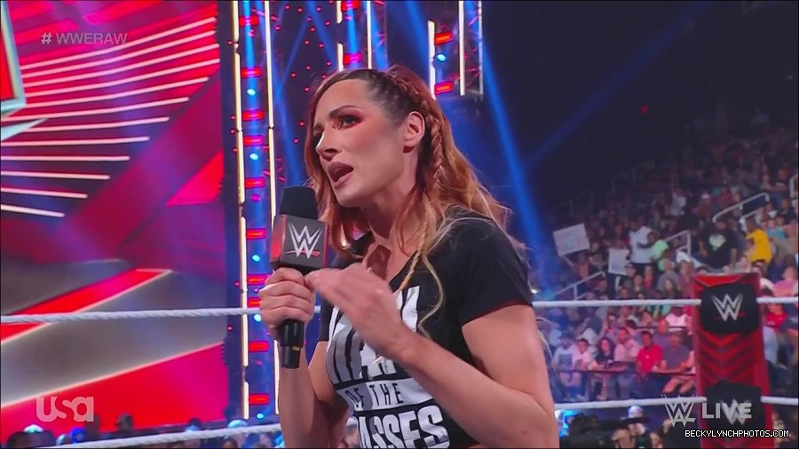 WWE_Monday_Night_Raw_2023_05_15_720p_HDTV_x264-NWCHD_mp4_003275226.jpg
